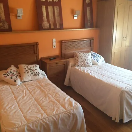Monica Auberge de jeunesse Cilleruelo de Bezana