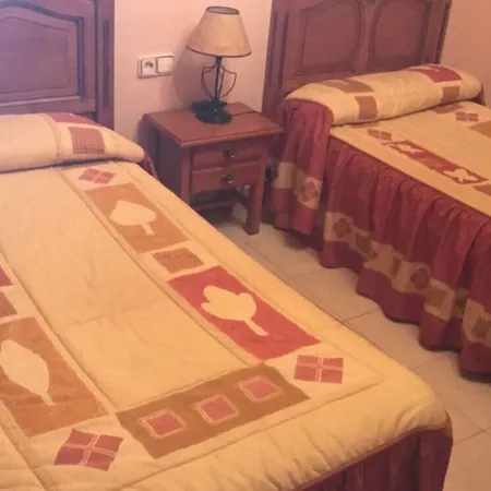 Monica Хостел Сильеруэло-де-Бесана