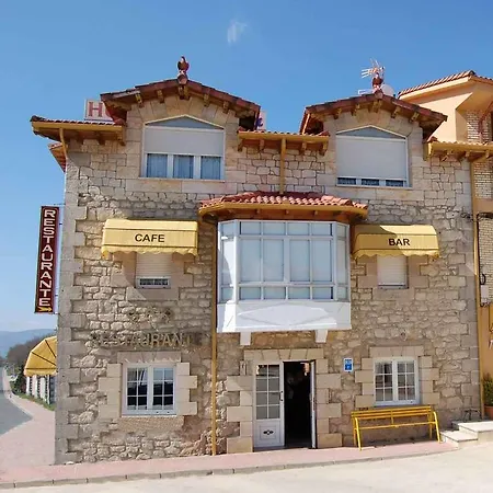 Monica Хостел Сильеруэло-де-Бесана